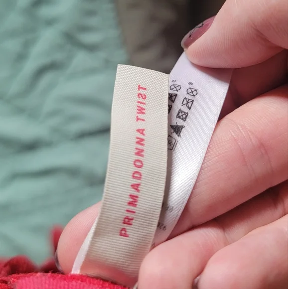 Red Lace Bra - Picture 3 of 4